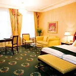 فندق Western Premier Grand Russischer Hof 4*