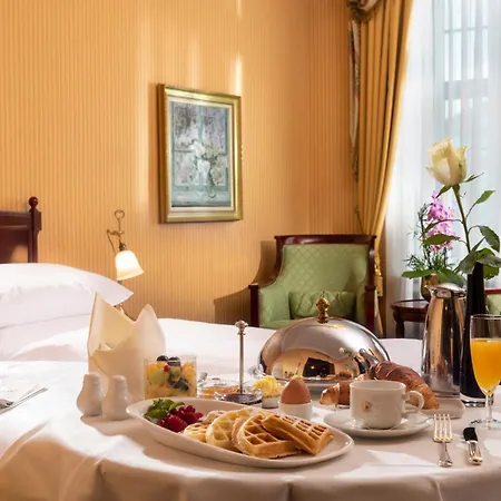 Отель Western Premier Grand Russischer Hof 4*