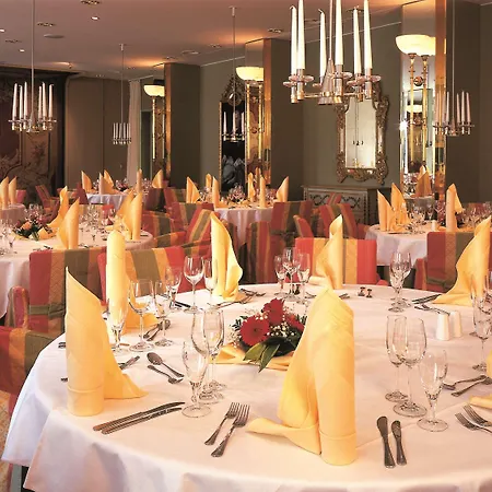 Отель Western Premier Grand Russischer Hof 4*