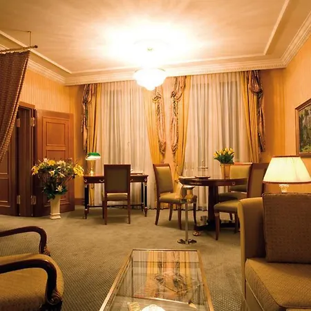 Western Premier Grand Russischer Hof Otel 4*
