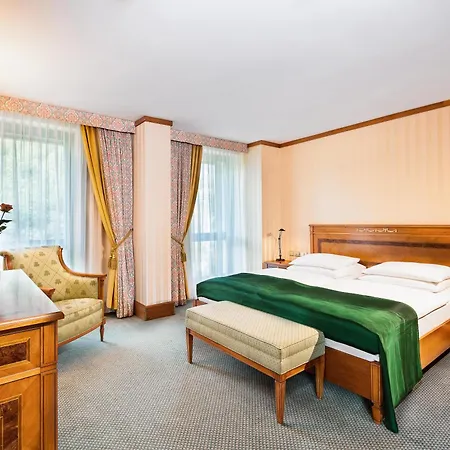 Western Premier Grand Russischer Hof Hotel 4*
