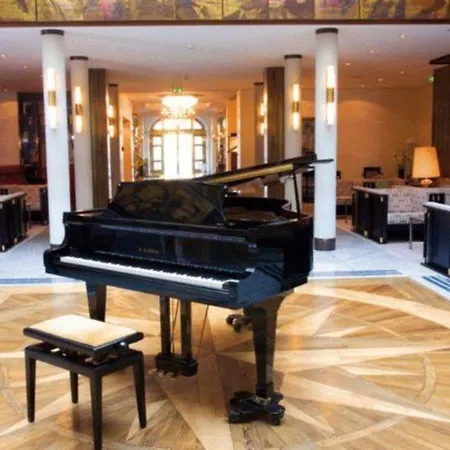 Отель Western Premier Grand Russischer Hof