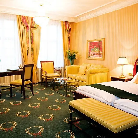 Отель Western Premier Grand Russischer Hof 4*